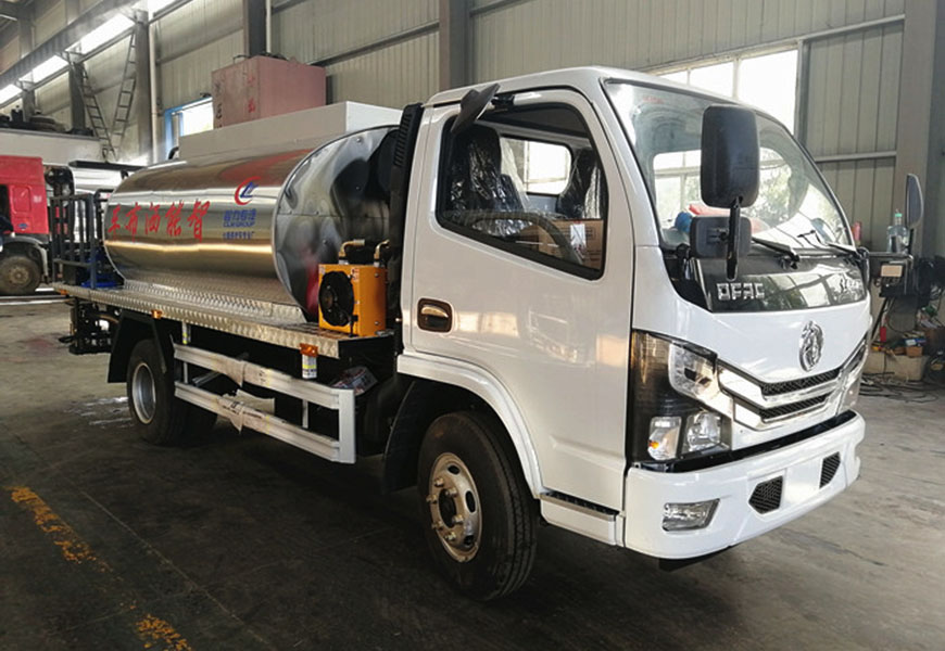 國六東風(fēng)多利卡瀝青灑布車