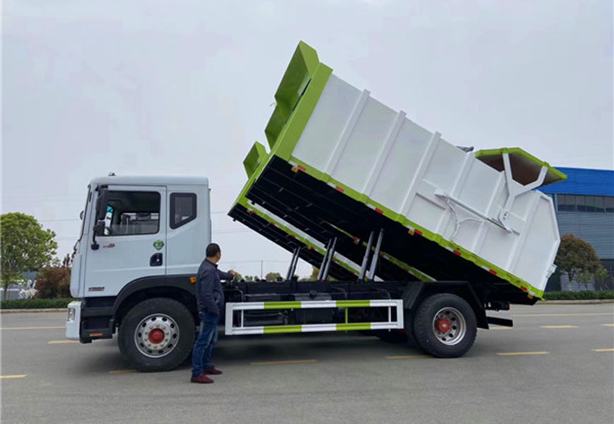 東風(fēng)多利卡D9對(duì)接式垃圾車(chē)圖片